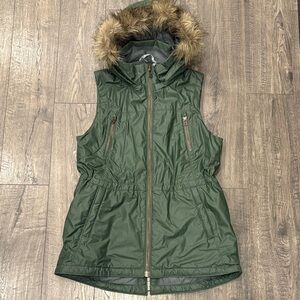 Women's Athleta Green removable Hooded Vest with Faux Fur Trim